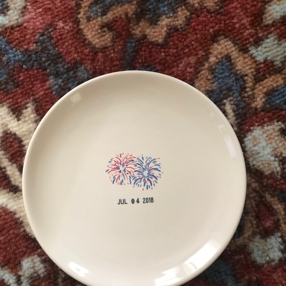 Rae Dunn 2018 4th of July Collection plates. - Picture 5 of 6